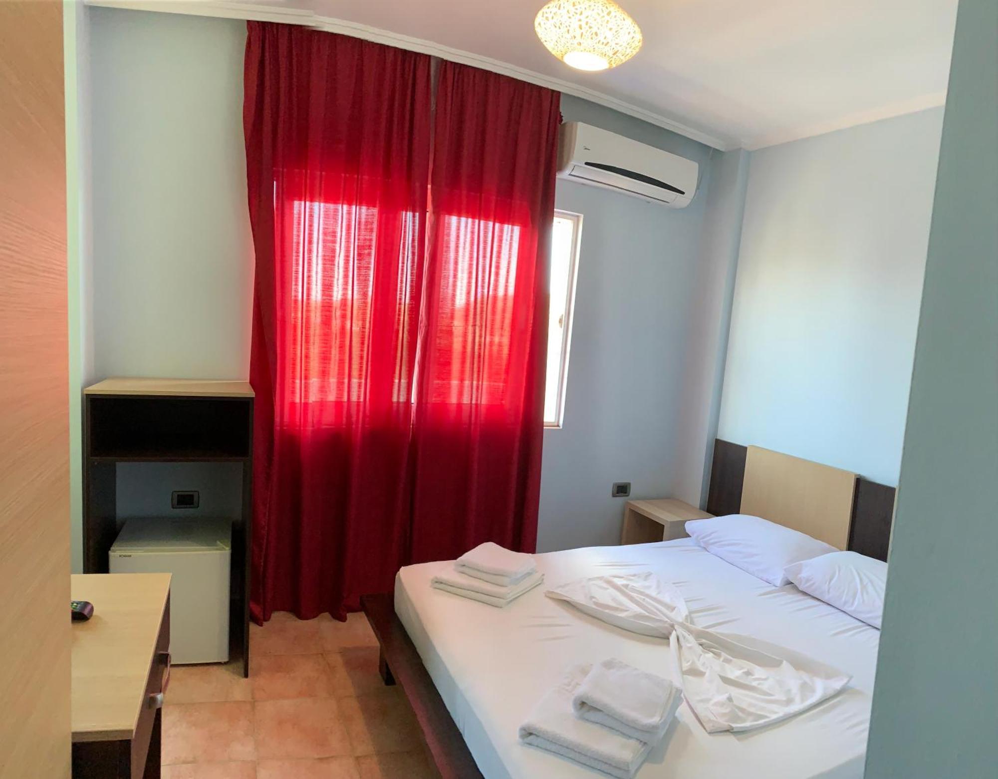 Hotel Dodona Саранда Екстер'єр фото