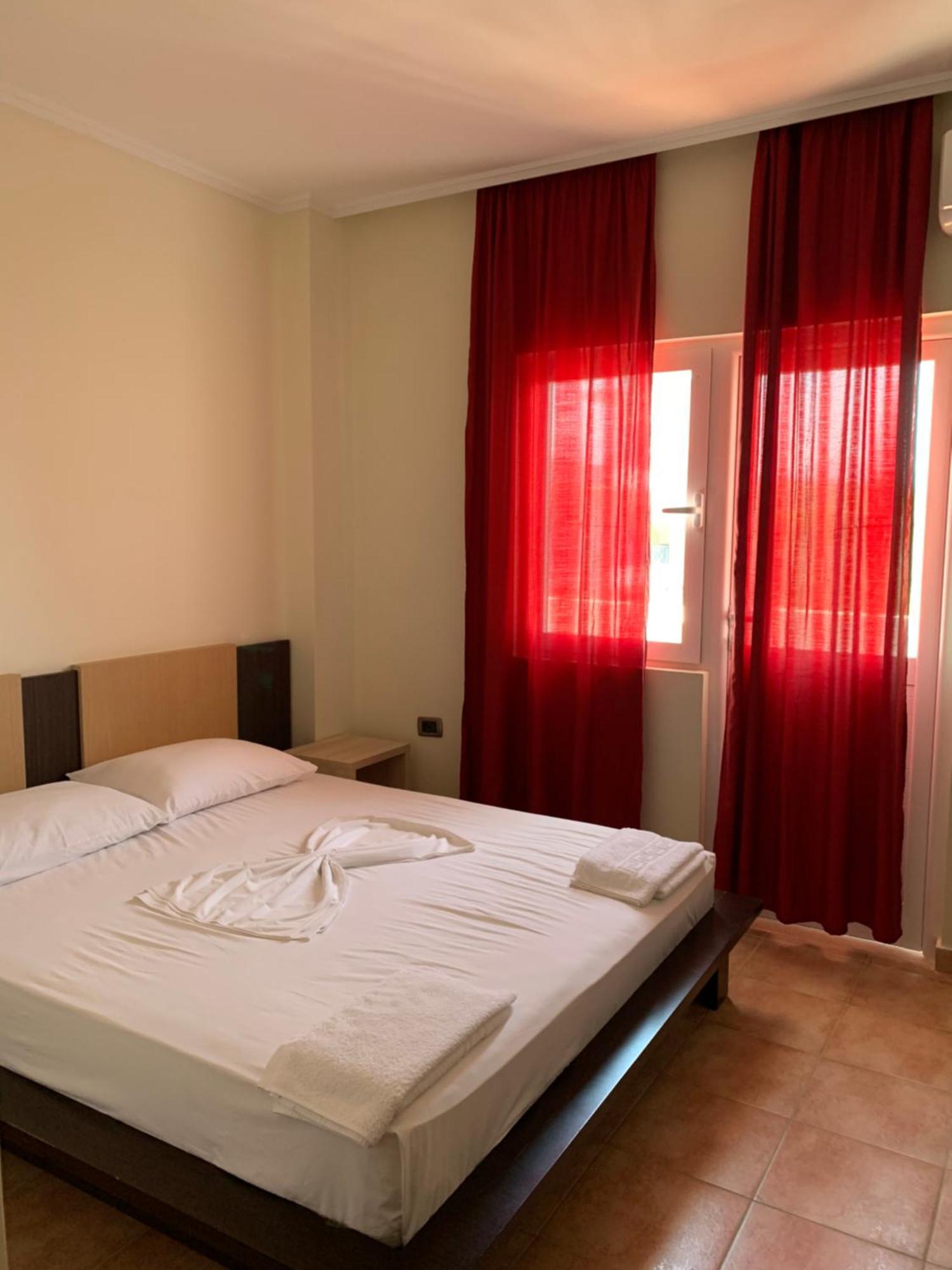 Hotel Dodona Саранда Екстер'єр фото