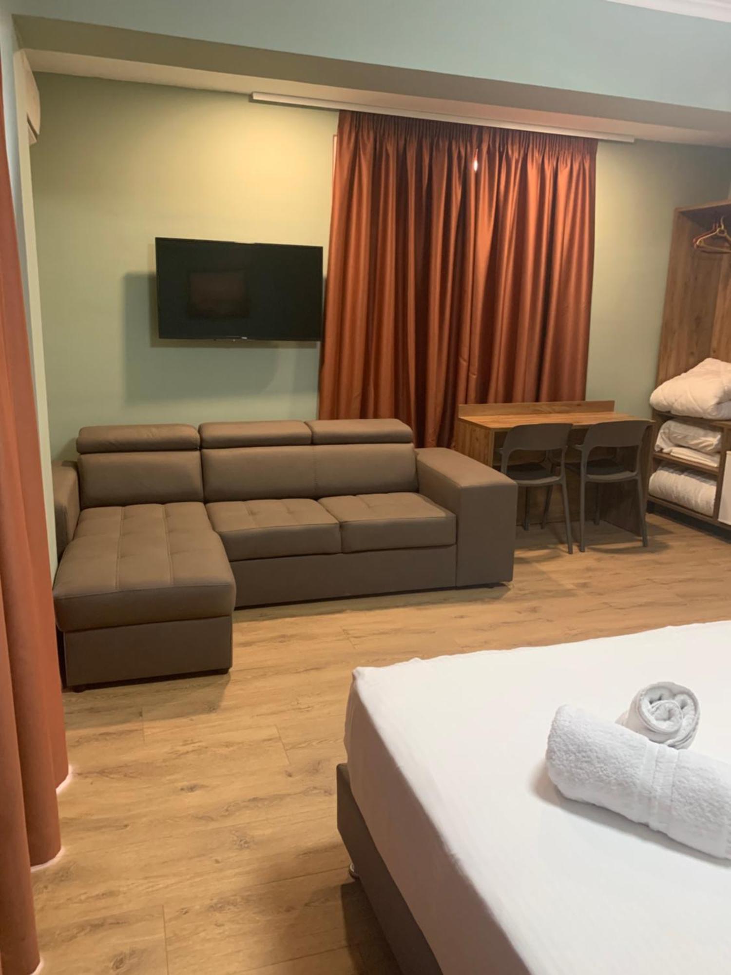 Hotel Dodona Саранда Екстер'єр фото